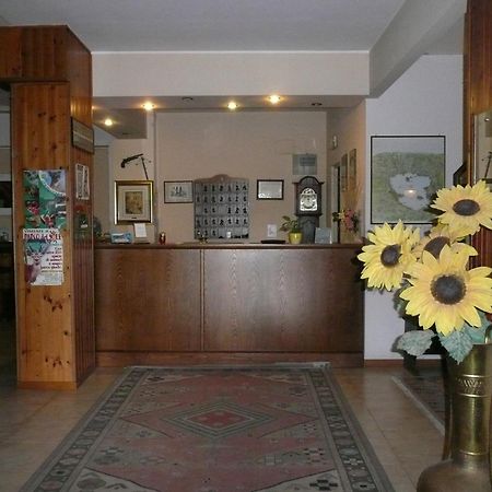 Hotel Darsena Passignano sul Trasimeno Exterior foto